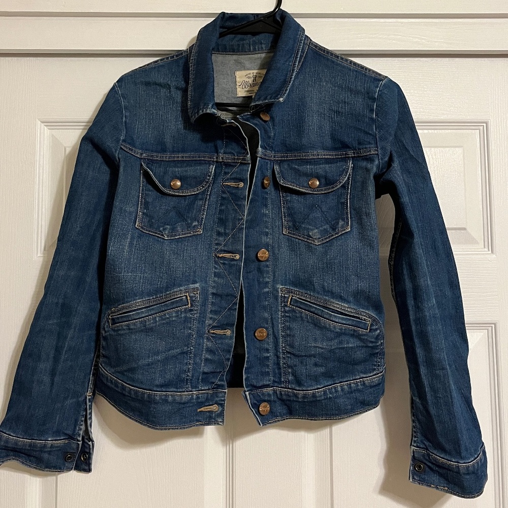 Women's Wrangler denim jean jacket, Medium